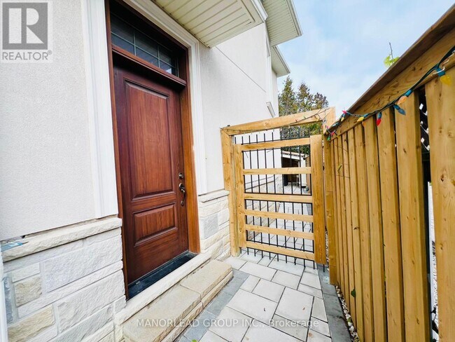 11 Glentworth Rd in Toronto, ON - Building Photo - Building Photo