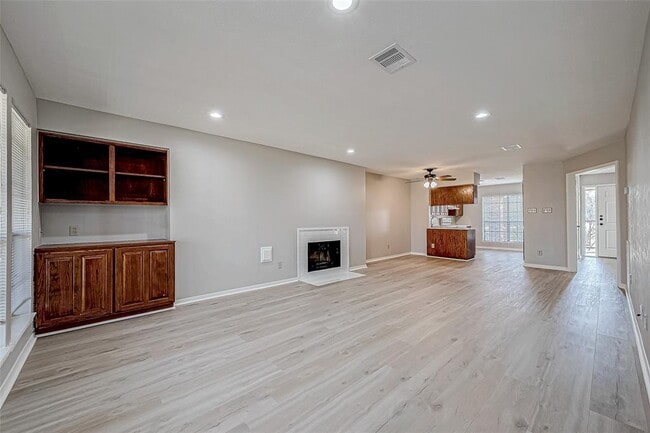 200 Panorama Dr in Conroe, TX - Building Photo - Building Photo