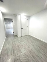 10517 101st Rd, Unit 1 in Ozone Park, NY - Foto de edificio - Building Photo