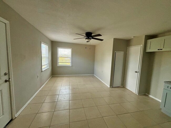 4020 N Scenic Hwy, Unit 102 in Lake Wales, FL - Building Photo - Building Photo