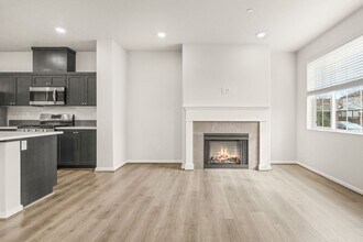 7163 NW Eleanor Ave in Portland, OR - Building Photo - Building Photo