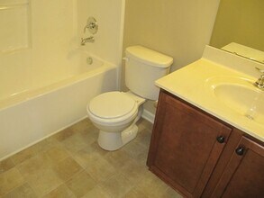 6183 Neuse Wood Dr in Raleigh, NC - Building Photo - Building Photo