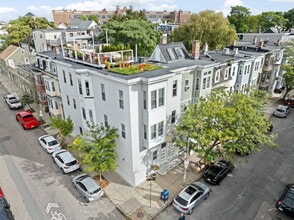 110 Trenton St, Unit 1 in Boston, MA - Foto de edificio - Building Photo