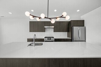 1801 W Grand Ave in Chicago, IL - Building Photo - Building Photo