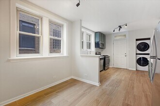 6136 N Mozart St in Chicago, IL - Building Photo - Building Photo