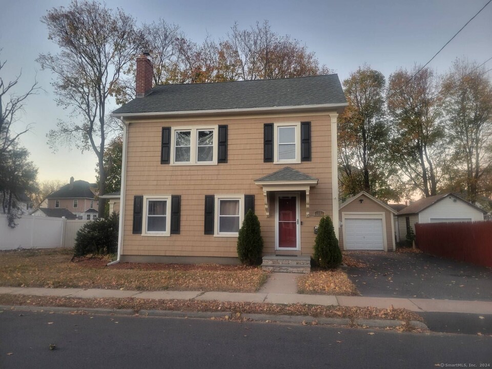 22 Tower Rd in East Hartford, CT - Building Photo