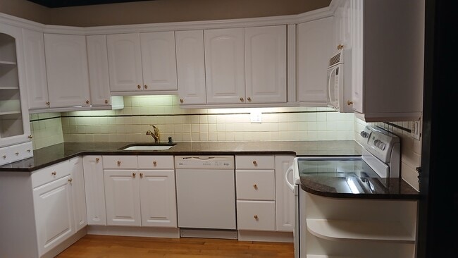 6 West St, Unit Excellent location