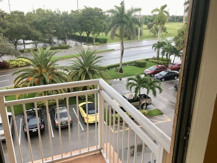 405 S Pine Island Rd-Unit -D-414 in Plantation, FL - Building Photo