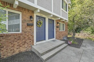 Carnaby Village Townhomes in Columbus, OH - Foto de edificio - Building Photo