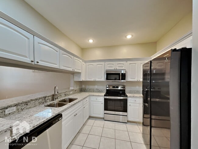 12042 Lake Allen Dr in Largo, FL - Building Photo - Building Photo