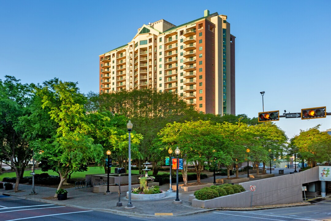 Plaza Tower in Tallahassee, FL - Building Photo