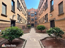 816 W Cornelia Ave, Unit A in Chicago, IL - Building Photo