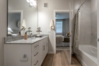 Broadstone Garden Oaks in Houston, TX - Foto de edificio - Interior Photo