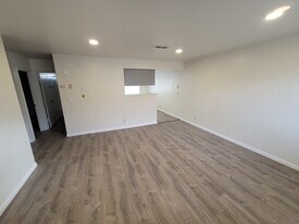 1016 W Atkins Ave, Unit C in Ridgecrest, CA - Building Photo
