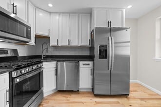 137 N Montford Ave in Baltimore, MD - Building Photo - Building Photo