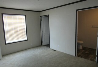 415 Deerfield Ln in Columbus, MI - Foto de edificio - Building Photo