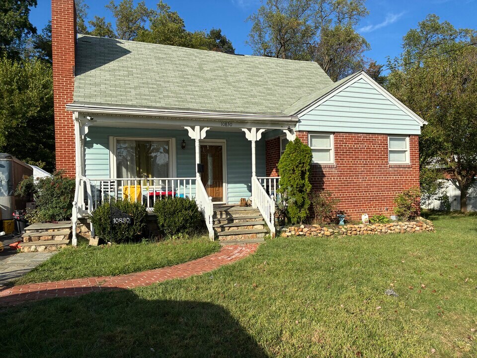 10830 Fairchester Dr in Fairfax, VA - Building Photo