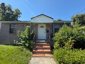 1976 College Cir S in Jacksonville, FL - Building Photo
