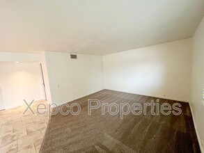 400 N Sunrise Way in Palm Springs, CA - Building Photo - Building Photo
