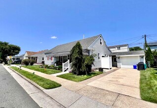 411 N Delavan Ave in Margate City, NJ - Building Photo - Building Photo