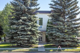 4411 48 Av in Red Deer, AB - Building Photo