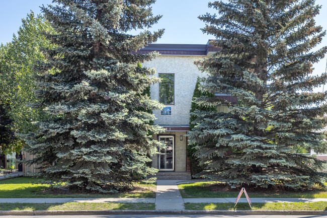 4411 48 Av in Red Deer, AB - Building Photo - Primary Photo