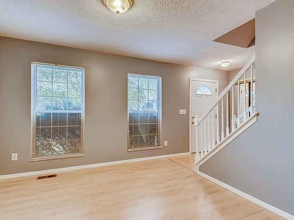 6593 Delburn Ct in Dublin, OH - Foto de edificio - Building Photo