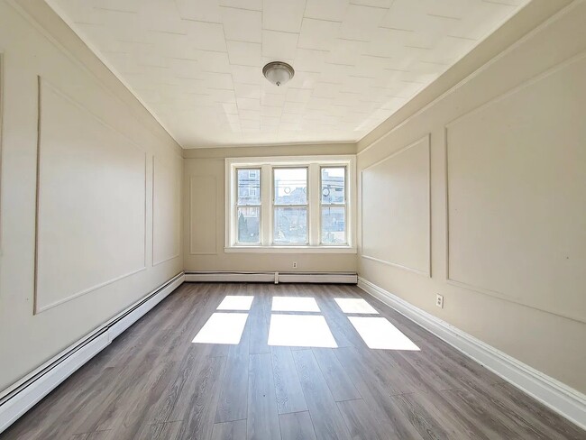 233 Fowler Ave, Unit #1E in Jersey City, NJ - Building Photo - Building Photo