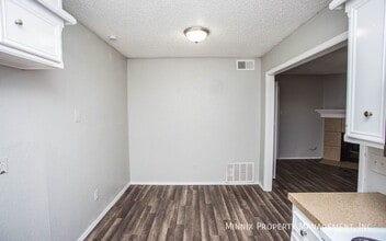 7402 Waco Ave in Lubbock, TX - Foto de edificio - Building Photo