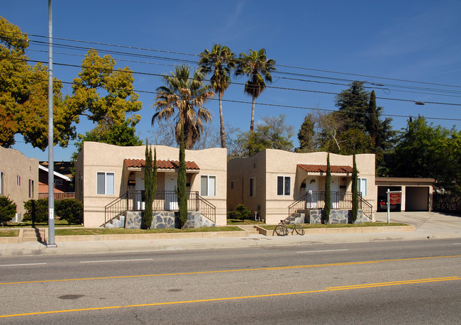 713 W Mission Rd in Alhambra, CA - Foto de edificio - Building Photo