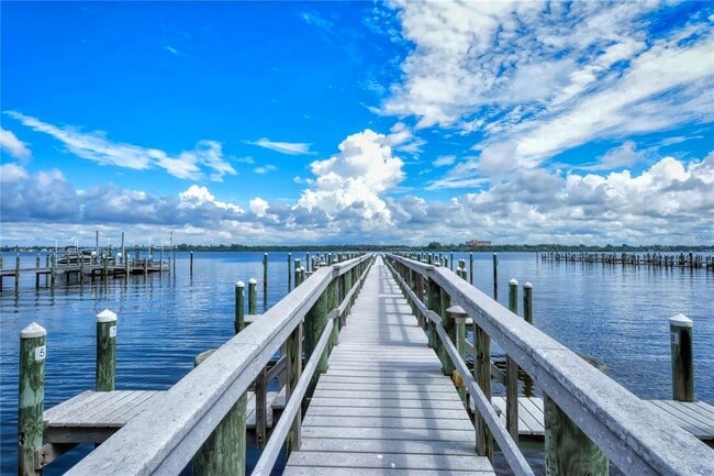 8625 Midnight Pass Rd in Sarasota, FL - Building Photo - Building Photo