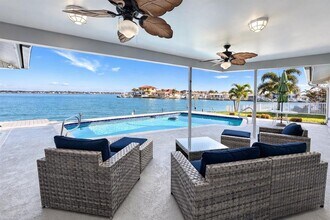 615 Harbor Is in Clearwater, FL - Building Photo - Building Photo