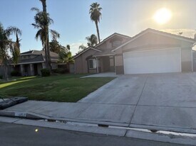 6213 Green Garden Dr in Bakersfield, CA - Building Photo