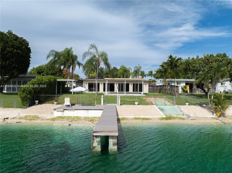 5020 SW 92nd Ave in Miami, FL - Building Photo