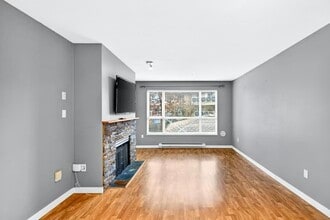 2551 Parkview Ln in Port Coquitlam, BC - Building Photo - Building Photo