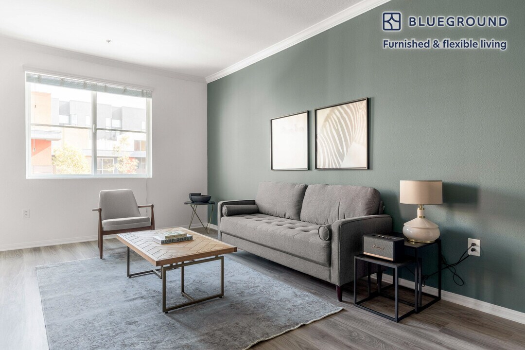 1724 Highland Ave in Los Angeles, CA - Building Photo