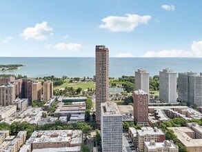 3660 N Lake Shore Dr, Unit 3910 in Chicago, IL - Building Photo - Building Photo