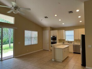 1148 SE Fleming Way in Stuart, FL - Building Photo - Building Photo