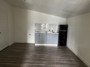 201 Eastwood St in Houston, TX - Building Photo - Building Photo