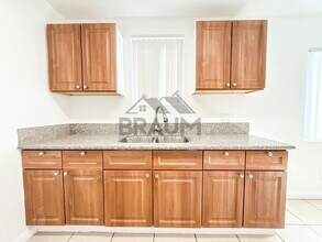 19401 Haynes St in Los Angeles, CA - Building Photo - Building Photo