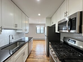 6954 N Sheridan Rd, Unit 125 in Chicago, IL - Building Photo - Building Photo