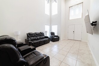401 Quieto Dr in Laredo, TX - Building Photo - Building Photo