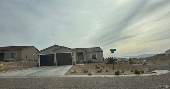 2246 Hammer Ln in Fort Mohave, AZ - Building Photo