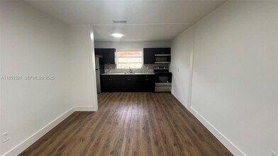 2929 NW 22nd Ct in Miami, FL - Building Photo - Building Photo