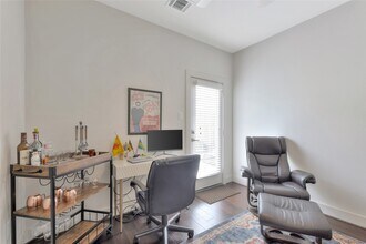 3210 N MacGregor Way in Houston, TX - Building Photo - Building Photo