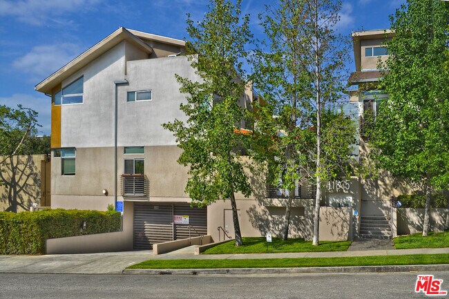 11815 Laurelwood Dr in Los Angeles, CA - Building Photo - Building Photo