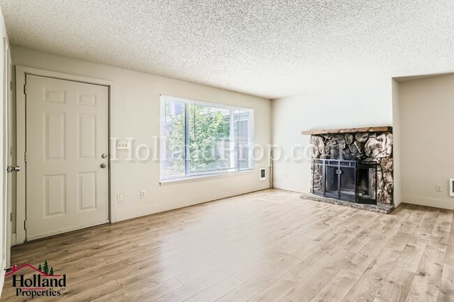 2724 N Barlow Ct in Cornelius, OR - Building Photo - Building Photo