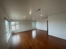 8079 Greenridge Dr, Unit 80 in Oakland, CA - Building Photo