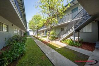 821 N Eucalyptus Ave ( 216 W Plymouth St ) in Inglewood, CA - Foto de edificio - Building Photo