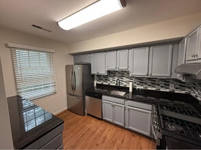 800 Quince Orchard Blvd in Gaithersburg, MD - Building Photo - Building Photo